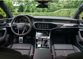 Интерьер салона Audi A7 2021