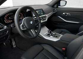 Інтер'єр седану BMW 3 серії 2021