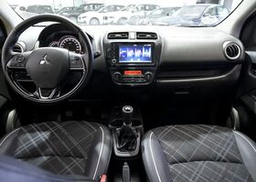 Мицубиси Спейс Стар 2022 в Европе на Automoto.ua Черный Мицубиси Спейс Стар, объемом двигателя 1.19 л и пробегом 52 тыс. км за 13268 $, фото 7 на Automoto.ua