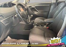 Тойота Версо 2016 в Европе на Automoto.ua Синий Тойота Версо, объемом двигателя 1.6 л и пробегом 177 тыс. км за 11558 $, фото 11 на Automoto.ua