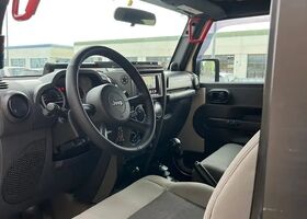 Джип Вранглер 2010 в Европе на Automoto.ua Серый Джип Вранглер, объемом двигателя 2.78 л и пробегом 136 тыс. км за 38521 $, фото 7 на Automoto.ua