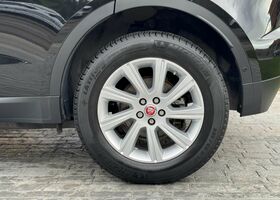 Черный Ягуар E-Pace, объемом двигателя 2 л и пробегом 74 тыс. км за 27772 $, фото 7 на Automoto.ua