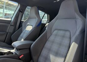 Фольксваген Golf GTE 2025 у Європі на Automoto.ua Синій Фольксваген Golf GTE, об'ємом двигуна 1.5 л та пробігом 5 тис. км за 55454 $, фото 7 на Automoto.ua