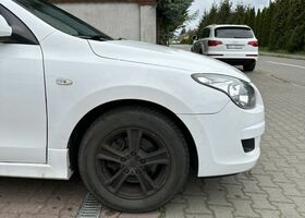 Хендай i30, объемом двигателя 1.4 л и пробегом 100 тыс. км за 4276 $, фото 6 на Automoto.ua