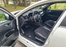 Альфа Ромео Giulietta 2012 у Європі на Automoto.ua Білий Альфа Ромео Giulietta, об'ємом двигуна 1 л та пробігом 197 тис. км за 6901 $, фото 8 на Automoto.ua