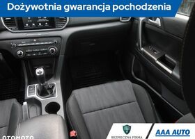 Кіа Sportage, об'ємом двигуна 1.59 л та пробігом 27 тис. км за 17279 $, фото 8 на Automoto.ua