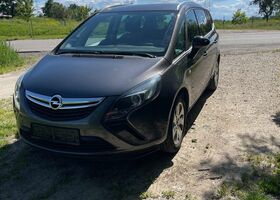 Серый Опель Zafira Tourer, объемом двигателя 1.96 л и пробегом 163 тыс. км за 7058 $, фото 1 на Automoto.ua