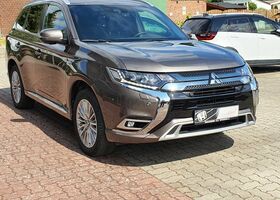 Коричневий Міцубісі Outlander PHEV, об'ємом двигуна 2.36 л та пробігом 40 тис. км за 31379 $, фото 2 на Automoto.ua