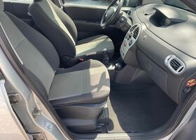 Рено Модус 2006 у Європі на Automoto.ua Сірий Рено Модус, об'ємом двигуна 1.15 л та пробігом 104 тис. км за 3842 $, фото 13 на Automoto.ua