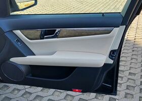 Мерседес Ц-Клас 2008 у Європі на Automoto.ua Чорний Мерседес Ц-Клас, об'ємом двигуна 1 л та пробігом 189 тис. км за 8463 $, фото 39 на Automoto.ua