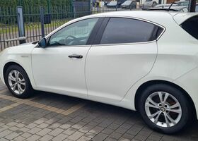 Альфа Ромео Giulietta 2011 у Європі на Automoto.ua Білий Альфа Ромео Giulietta, об'ємом двигуна 1 л та пробігом 200 тис. км за 6175 $, фото 3 на Automoto.ua