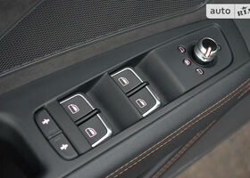 Ауди С8, Седан 2011 - н.в. 4,0 TFSI (520) quattro