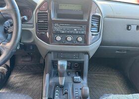 Міцубісі Паджеро 2002 у Європі на Automoto.ua Синій Міцубісі Паджеро, об'ємом двигуна 3.2 л та пробігом 207 тис. км за 5726 $, фото 8 на Automoto.ua