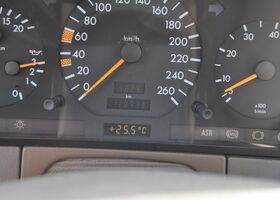 Мерседес ЦЛ 420 1994 у Європі на Automoto.ua Зелений Мерседес ЦЛ 420, об'ємом двигуна 4.2 л та пробігом 128 тис. км за 20005 $, фото 9 на Automoto.ua