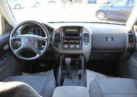 Міцубісі Паджеро 2006 у Європі на Automoto.ua Срібний Міцубісі Паджеро, об'ємом двигуна 3.2 л та пробігом 161 тис. км за 8152 $, фото 9 на Automoto.ua