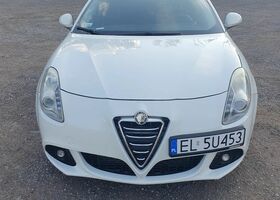 Альфа Ромео Джульетта 2010 в Европе на Automoto.ua Белый Альфа Ромео Джульетта, объемом двигателя 1 л и пробегом 176 тыс. км за 6901 $, фото 4 на Automoto.ua