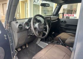 Джип Вранглер 2007 в Европе на Automoto.ua Синий Джип Вранглер, объемом двигателя 2.78 л и пробегом 290 тыс. км за 15500 $, фото 8 на Automoto.ua