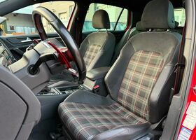 Фольксваген Гольф ГТІ 2014 у Європі на Automoto.ua Червоний Фольксваген Гольф ГТІ, об'ємом двигуна 1.98 л та пробігом 185 тис. км за 16250 $, фото 11 на Automoto.ua