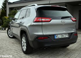 Джип Cherokee, об'ємом двигуна 1.99 л та пробігом 119 тис. км за 10778 $, фото 4 на Automoto.ua