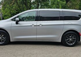 Крайслер Pacifica 2022 у Європі на Automoto.ua Сірий Крайслер Pacifica, об'ємом двигуна 3.61 л та пробігом 87 тис. км за 28766 $, фото 34 на Automoto.ua