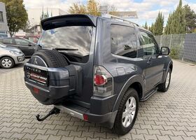 Міцубісі Паджеро 2007 у Європі на Automoto.ua Сірий Міцубісі Паджеро, об'ємом двигуна 3.2 л та пробігом 153 тис. км за 14999 $, фото 7 на Automoto.ua