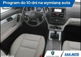 Мерседес Ц-Класс 2008 в Европе на Automoto.ua Черный Мерседес Ц-Класс, объемом двигателя 1 л и пробегом 212 тыс. км за 6538 $, фото 7 на Automoto.ua