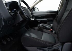 Мицубиси Аутлендер 2015 в Европе на Automoto.ua Белый Мицубиси Аутлендер, объемом двигателя 2.27 л и пробегом 131 тыс. км за 17515 $, фото 11 на Automoto.ua