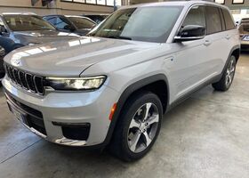 Джип Гранд Чероки 2023 в Европе на Automoto.ua Серый Джип Гранд Чероки, объемом двигателя 2 л и пробегом 29 тыс. км за 65386 $, фото 8 на Automoto.ua