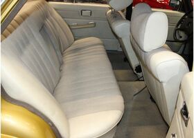 Мерседес 200 1975 у Європі на Automoto.ua Помаранчевий Мерседес 200, об'ємом двигуна 1.97 л та пробігом 111 тис. км за 30495 $, фото 10 на Automoto.ua