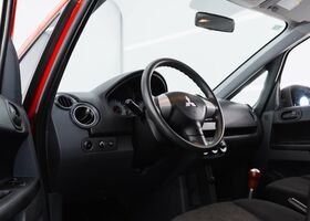 Мицубиси Кольт 2010 в Европе на Automoto.ua Красный Мицубиси Кольт, объемом двигателя 1.12 л и пробегом 66 тыс. км за 6982 $, фото 10 на Automoto.ua