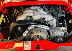 Красный Порше 993, объемом двигателя 3.75 л и пробегом 51 тыс. км за 350593 $, фото 17 на Automoto.ua