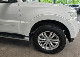 Мицубиси Паджеро 2010 в Европе на Automoto.ua Белый Мицубиси Паджеро, объемом двигателя 3.2 л и пробегом 127 тыс. км за 14449 $, фото 22 на Automoto.ua