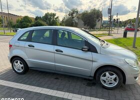 Мерседес Б-класс 2005 в Европе на Automoto.ua Серый Мерседес Б-класс, объемом двигателя 1 л и пробегом 215 тыс. км за 2882 $, фото 2 на Automoto.ua