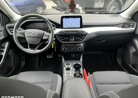 Форд Фокус, объемом двигателя 1.5 л и пробегом 111 тыс. км за 12419 $, фото 6 на Automoto.ua