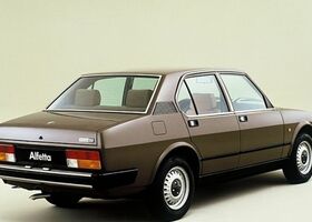 Альфа Ромео Alfetta, Седан 1977 - 1984