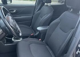 Джип Ренегат 2019 в Европе на Automoto.ua Серый Джип Ренегат, объемом двигателя 1.33 л и пробегом 49 тыс. км за 25777 $, фото 5 на Automoto.ua