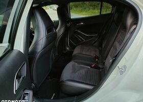 Мерседес ГЛА-Клас 2015 у Європі на Automoto.ua Білий Мерседес ГЛА-Клас, об'ємом двигуна 1 л та пробігом 167 тис. км за 14988 $, фото 33 на Automoto.ua