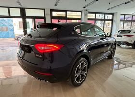 Мазераті Леванте 2018 у Європі на Automoto.ua Синій Мазераті Леванте, об'ємом двигуна 2.99 л та пробігом 145 тис. км за 30999 $, фото 5 на Automoto.ua