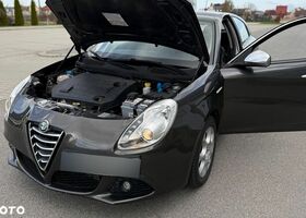 Альфа Ромео Giulietta 2012 у Європі на Automoto.ua Сірий Альфа Ромео Giulietta, об'ємом двигуна 1 л та пробігом 148 тис. км за 5691 $, фото 1 на Automoto.ua