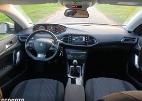 Пежо 308, объемом двигателя 1.2 л и пробегом 110 тыс. км за 6674 $, фото 22 на Automoto.ua