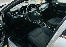 Альфа Ромео Джульетта 2011 в Европе на Automoto.ua Серый Альфа Ромео Джульетта, объемом двигателя 1 л и пробегом 145 тыс. км за 6538 $, фото 5 на Automoto.ua