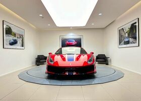 Феррари 488, объемом двигателя 3.9 л и пробегом 4 тыс. км за 736452 $, фото 6 на Automoto.ua