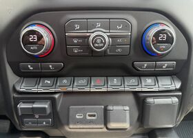 Шевроле Сильверадо 2021 в Европе на Automoto.ua Серый Шевроле Сильверадо, объемом двигателя 3 л и пробегом 148 тыс. км за 48792 $, фото 12 на Automoto.ua