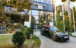 Автосалон MINI Логотип MINI