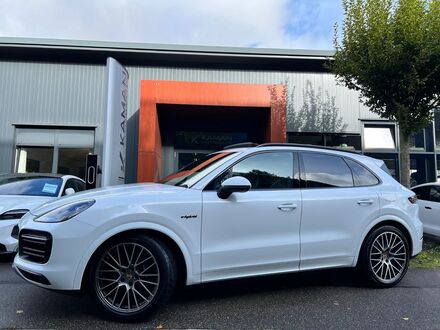 Порше Cayenne 2022 у Європі на Automoto.ua Білий Порше Cayenne, об'ємом двигуна 3 л та пробігом 24 тис. км за 87521 $, фото 1 на Automoto.ua