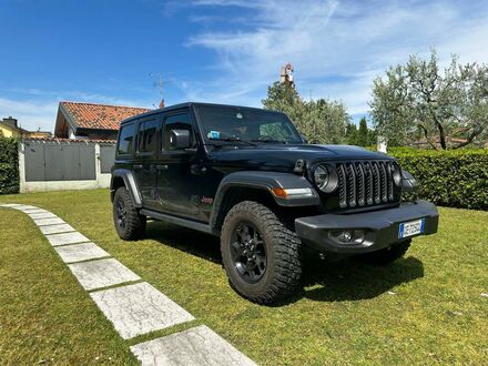 Чорний Джип Wrangler, об'ємом двигуна 2 л та пробігом 60 тис. км за 63509 $, фото 1 на Automoto.ua