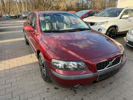 Вольво С60 2002 в Европе на Automoto.ua Красный Вольво С60, объемом двигателя 2.44 л и пробегом 187 тыс. км за 3304 $, фото 1 на Automoto.ua