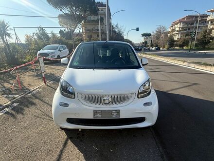 Смарт Fortwo 2017 у Європі на Automoto.ua Білий Смарт Fortwo, об'ємом двигуна 1 л та пробігом 80 тис. км за 12614 $, фото 1 на Automoto.ua