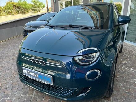 Фиат 500e 2023 в Европе на Automoto.ua Синий Фиат 500e, объемом двигателя 0 л и пробегом 13 тыс. км за 19900 $, фото 1 на Automoto.ua