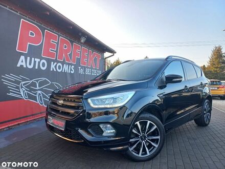 Форд Куга 2018 в Европе на Automoto.ua Черный Форд Куга, объемом двигателя 1 л и пробегом 92 тыс. км за 72900 $, фото 1 на Automoto.ua